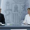 La portavoz del Gobierno y ministra de Educación, Pilar Alegría (d) y el ministro de Economía, Carlos Cuerpo (i) durante la rueda de prensa tras el Consejo de Ministros celebrado en La Moncloa, Madrid, este martes.