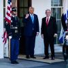 Trump gesticula al recibir a Netanyahu en la Casa Blanca hace meses