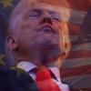 El presidente de Estados Unidos, Donald Trump, con las banderas de su país y de las Unión Europea de fondo.