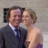 Miranda Rijnsburguer y Julio Iglesias en 2002.
