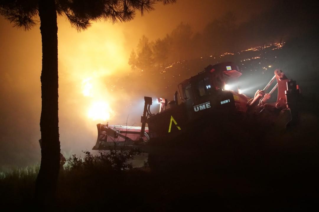 El incendio de Las Hurdes continúa descontrolado tras alcanzar la ...