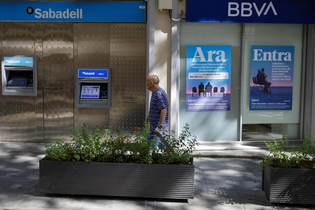 La CNMV aprueba la mejora de la OPA de BBVA sobre el Sabadell