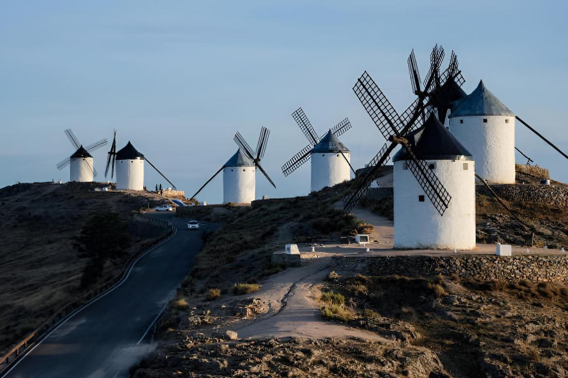 Los molinos de viento de Consuegra del siglo XVI en el cerro Calderico