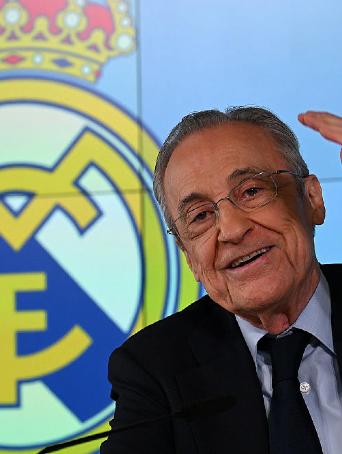 Florentino Pérez gesticula durante su comparecencia de este martes 12 de mayo