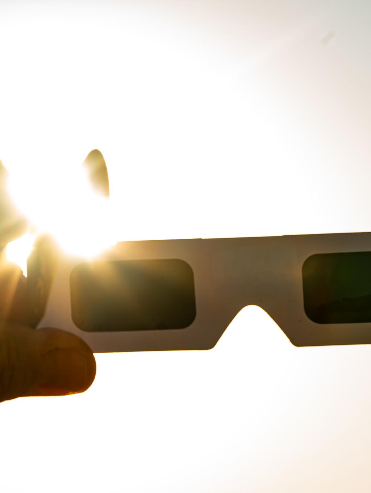 Imagen de archivo de unas gafas de eclipse.