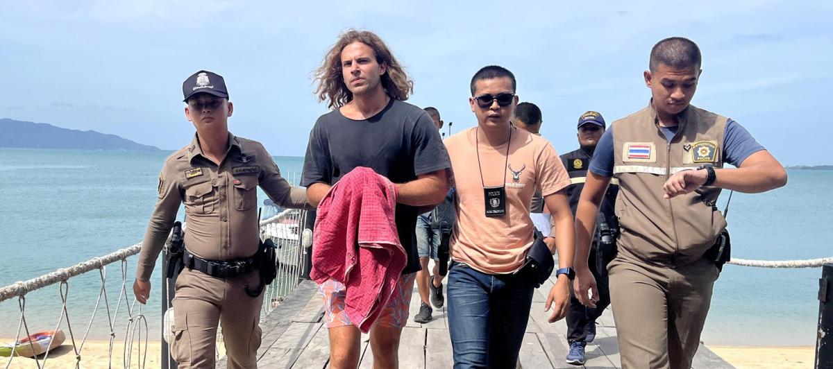 Daniel Sancho, escoltado por agentes de la policía tailandesa.
