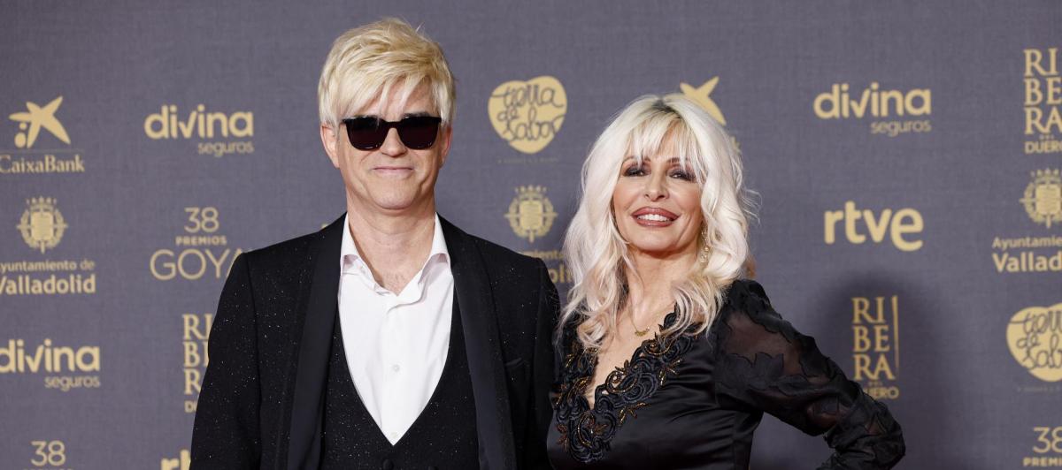 Nebulossa (Mery Bas y Mark Dasousa) en los Premios Goya 2024.