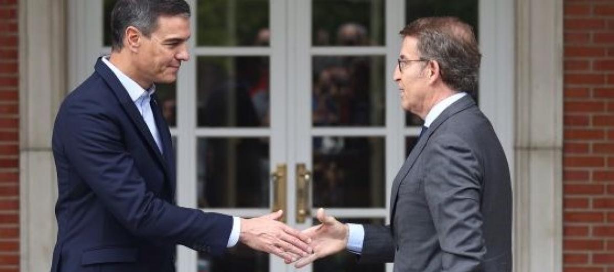 Pedro Sánchez y Núñez Feijóo, en una imagen de archivo en la escalinata de Moncloa.