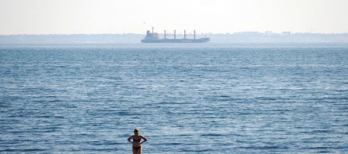 El último barco con grano de Ucrania que parte del puerto de Odesa después de que Rusia anunciase al suspensión del acuerdo.