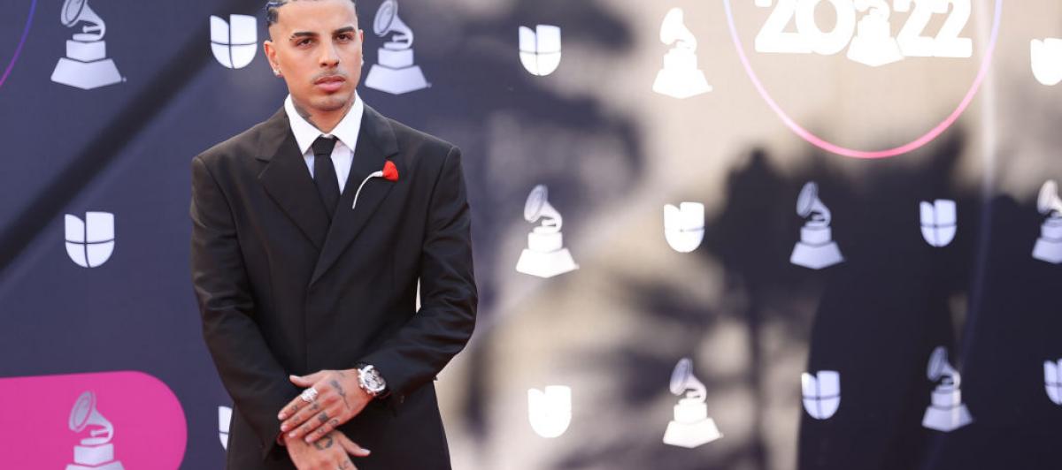 Raw Alejandro en la gala de los GRAMMY en noviembre de 2022.