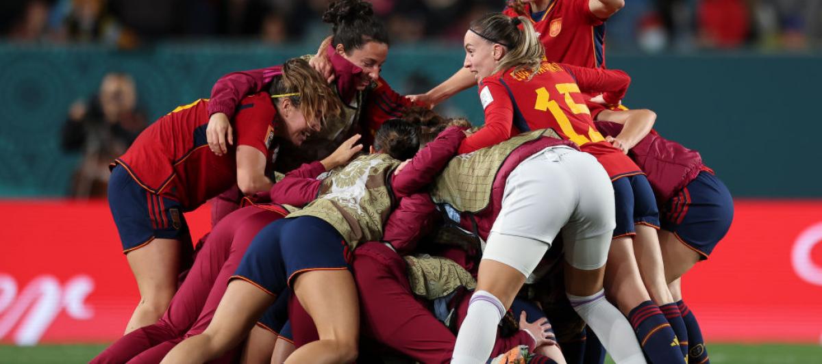 Las jugadoras celebran su clasificación para la final del Mundial tras ganar a Suecia.