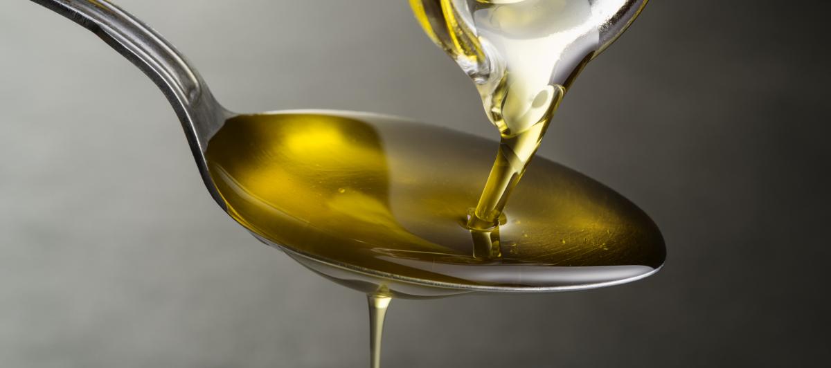 Una cucharada de aceite.