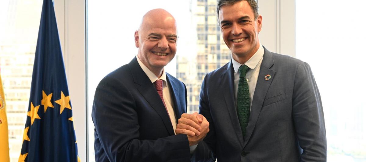 Pedro Sánchez y Gianni Infantino en la imagen compartida en 'X', antes Twitter.