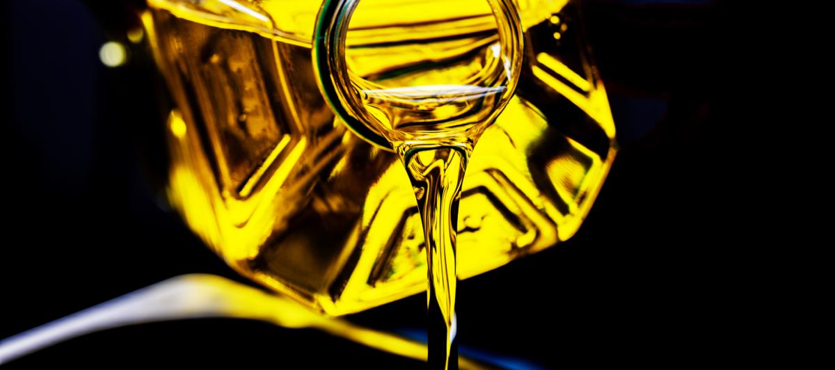 Imagen de archivo de una botella de aceite de oliva.