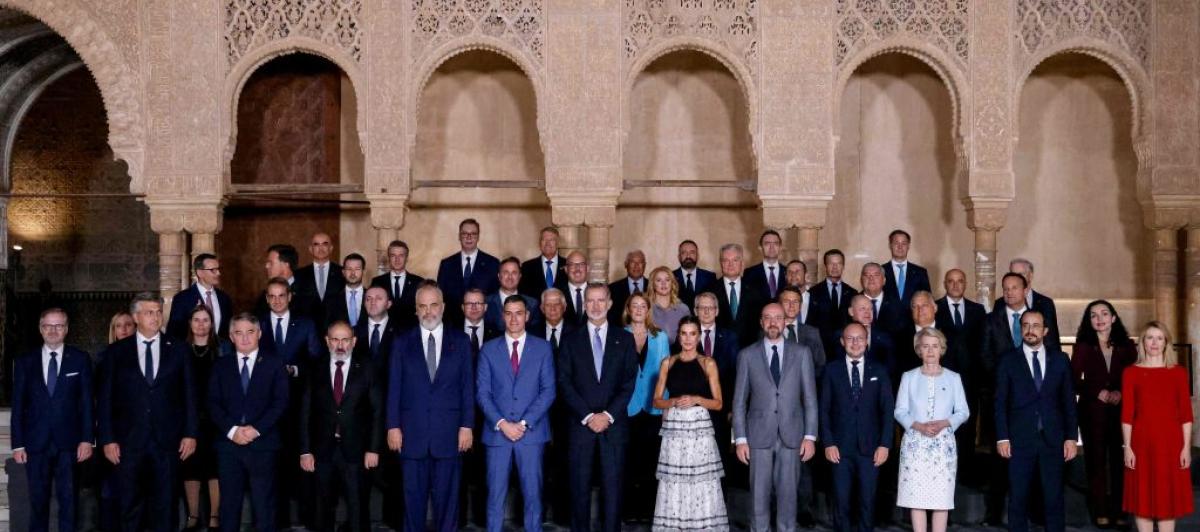 Foto de familia de los asistentes a la III Cumbre de la Comunidad Política Europea