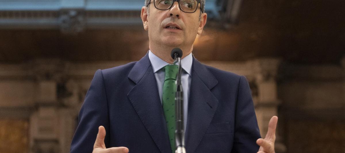 El ministro de la Presidencia, Félix Bolaños, durante su atención a los medios tras la reunión mantenida hoy en Barcelona con el delegado del Gobierno en Cataluña, Carlos Prieto.