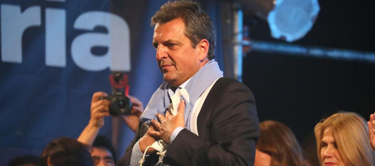 Sergio Massa, candidato de Unidos por la Patria, gana la primera vuelta de las presidenciales en Argentina.