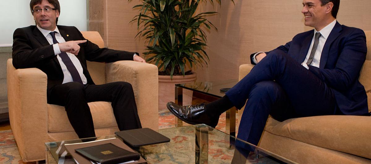 Foto de archivo de Carles Puigdemont y Pedro Sánchez.