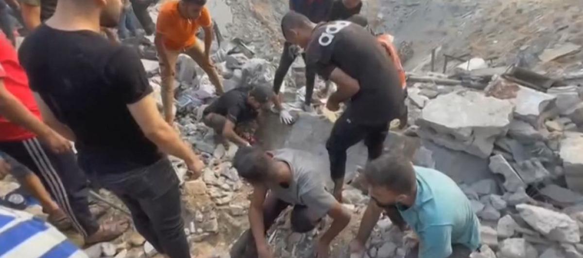 Imagen de las cámaras de AFP tras el bombardeo en el campamento de refugiados de Jabalia