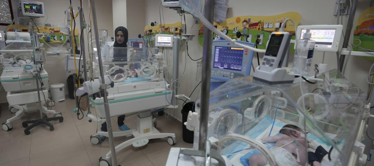 Sala de prematuros en uno de los pocos hospitales de Gaza que siguen operativos.