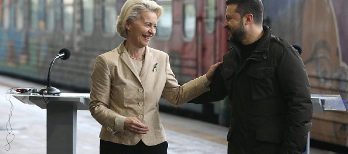La presidenta de la Comisión Europea, Ursula von der Leyen, y el mandatario ucraniano, Volodímir Zelenski; en una imagen de archivo.