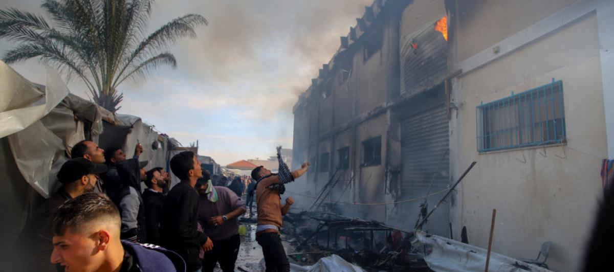 El edificio de la ONU atacado en un bombardeo israelí sobre el campamento de Jan Yunis.