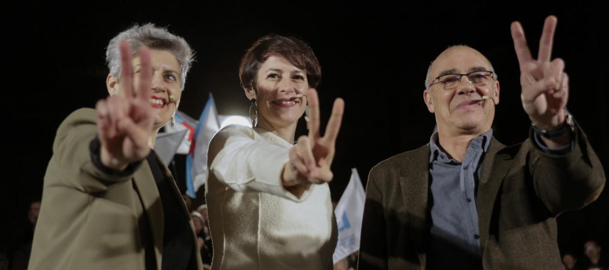 Ana Pontón, segunda por la derecha, en el acto de arranque de campaña del BNG.