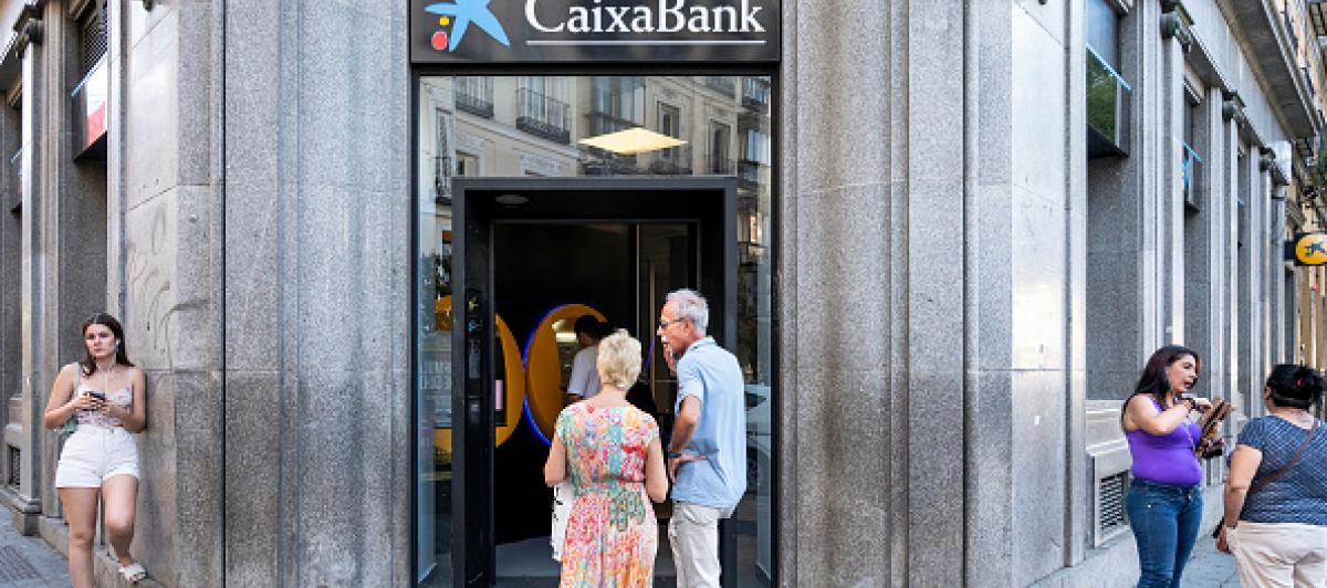 Imagen de archivo de una sucursal de CaixaBank.