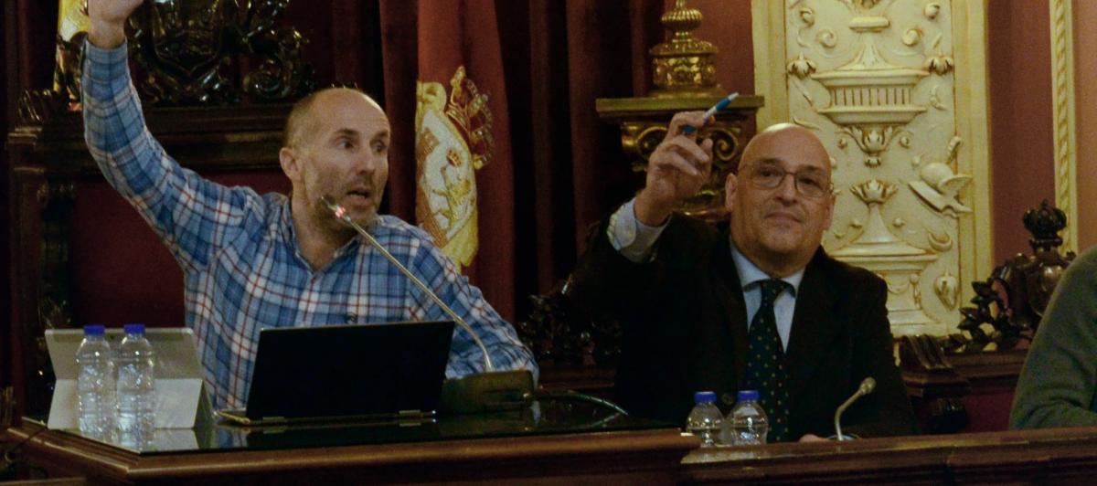 El alcalde de Ourense y líder de Democracia Ourensana (DO), Gonzalo Pérez Jácome, junto al candidato a las elecciones del 18-F y 'número 2' de la formación provincial, Armando Ojea.