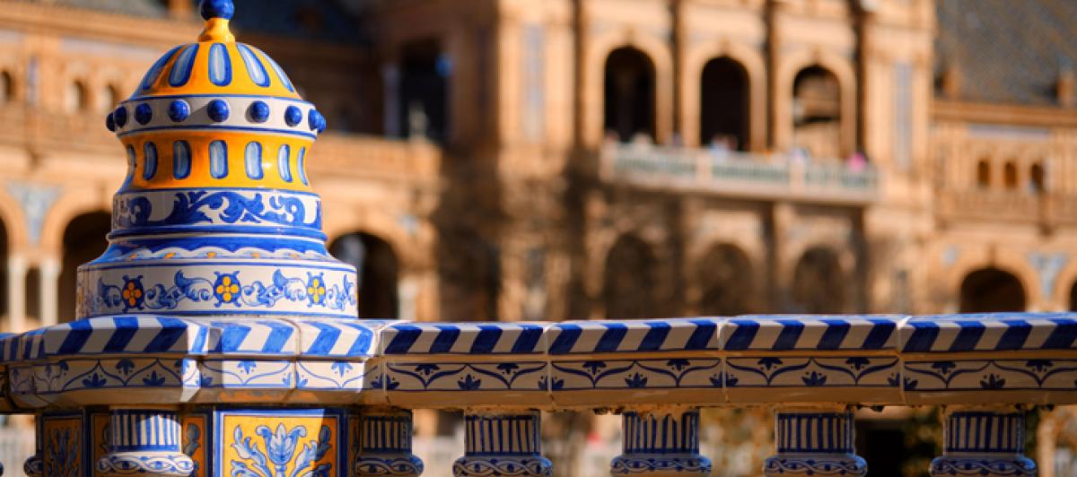 Imagen de archivo de un detalle de una cerámica en Plaza de España (Sevilla).