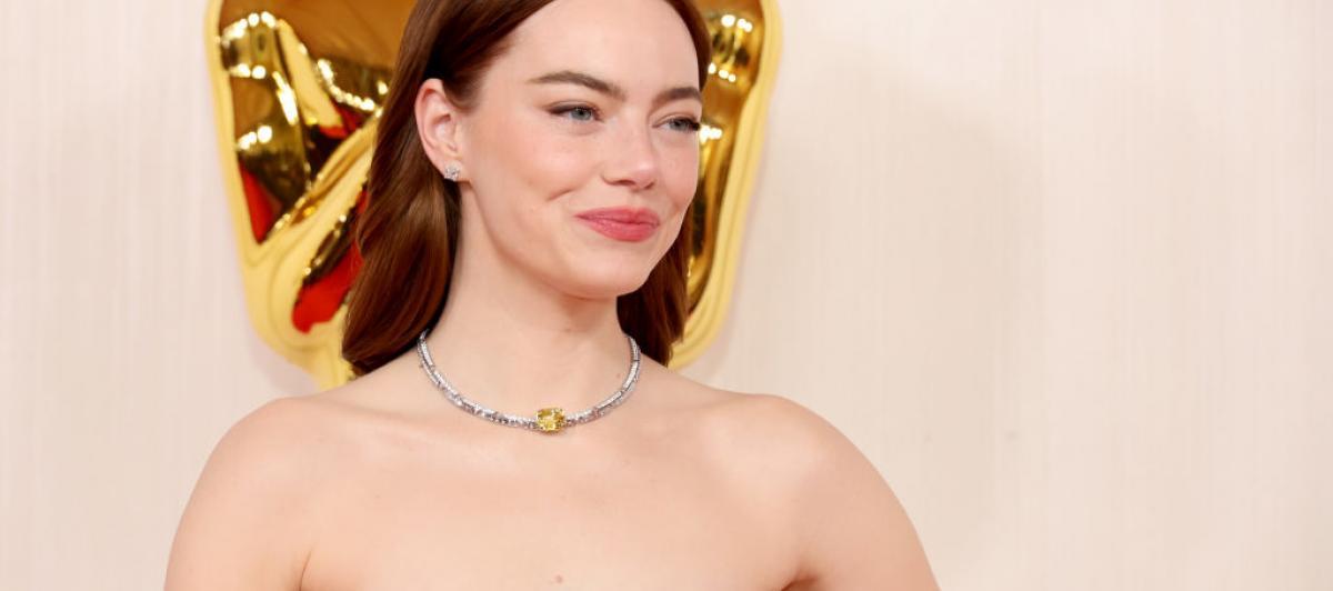 Emma Stone, con un vestido de Nicolas Ghesquière para Louis Vuitton en verde menta.