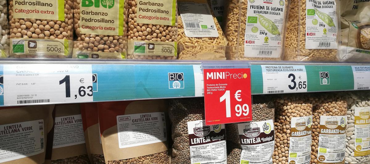 Productos BIO en un supermercado de España.