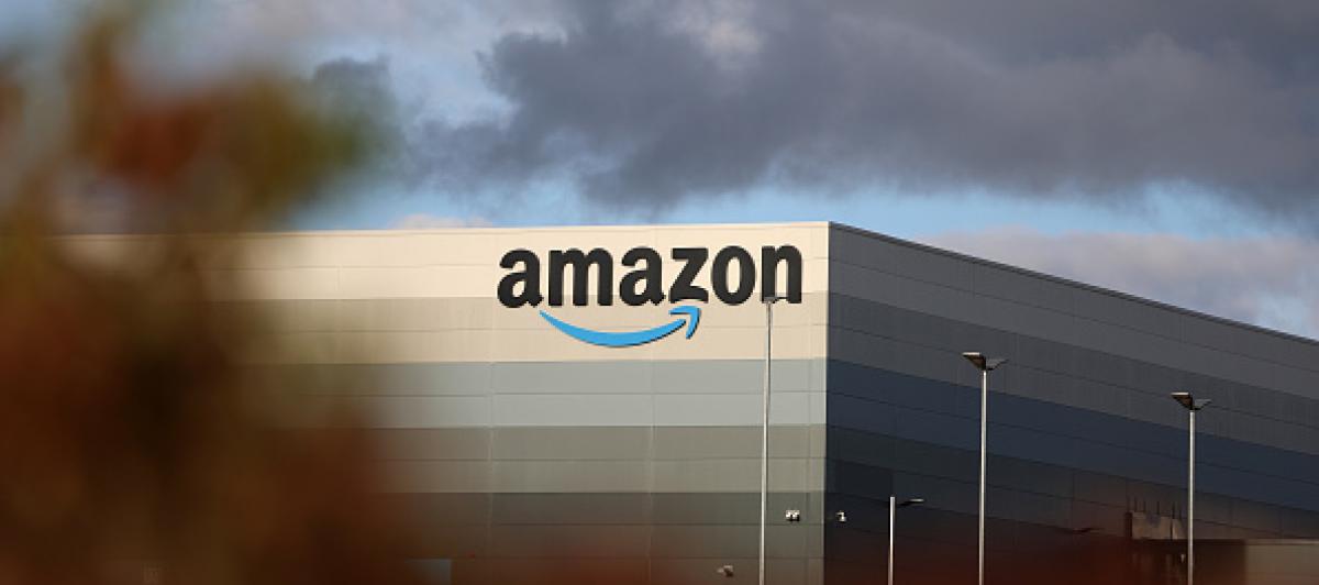 Fachada de uno de los almacenes de Amazon en Reino Unido.
