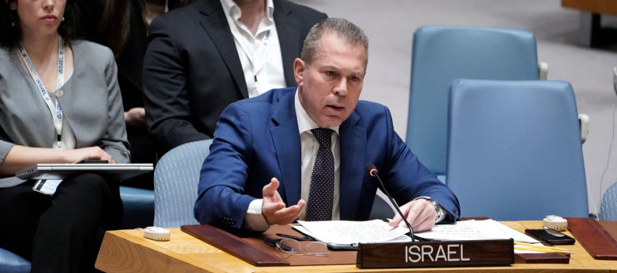 El embajador de Israel ante la ONU, Gilad Erdan, protesta durante el debate por Gaza