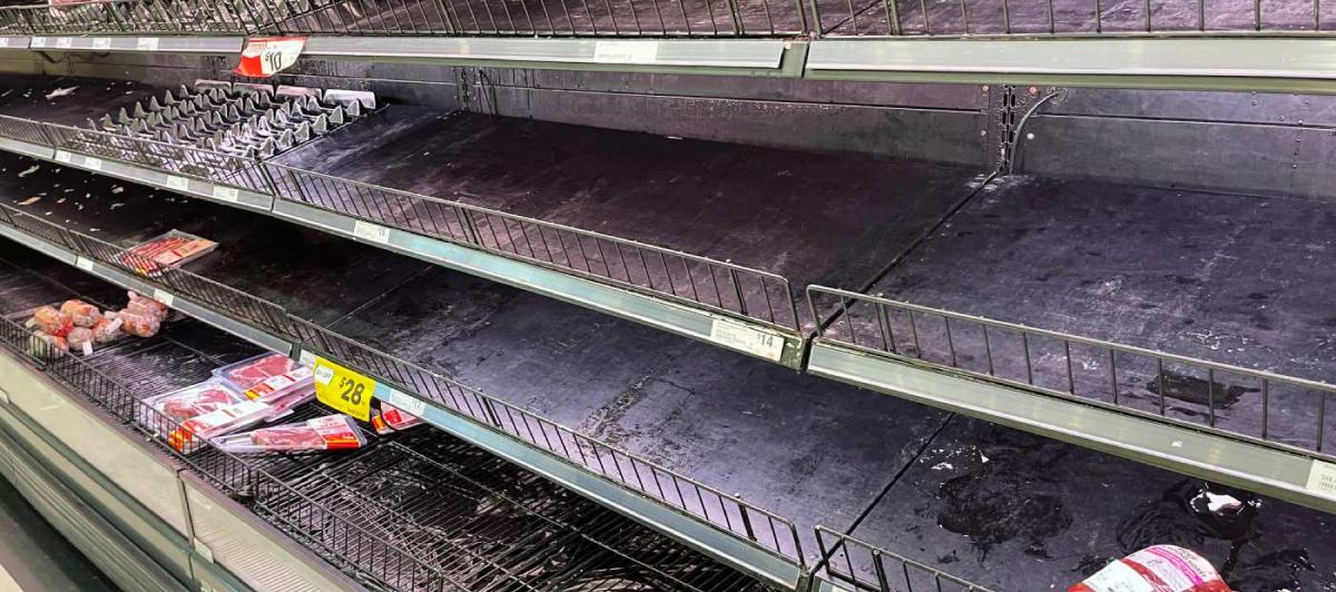 Estanterías de supermercados vacías
