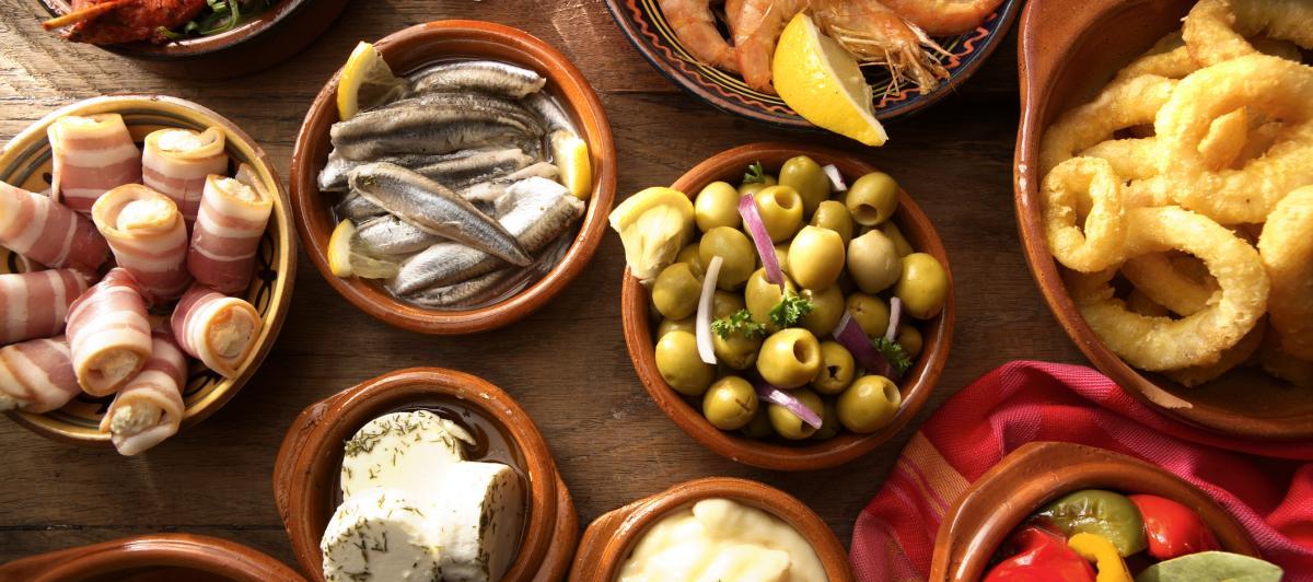 Imagen de archivo con comida española.