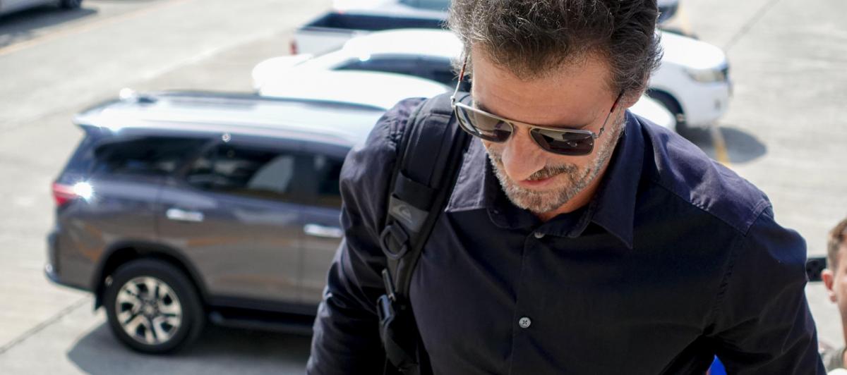 El actor Rodolfo Sancho, padre de Daniel Sancho, llega al tribunal en Tailandia