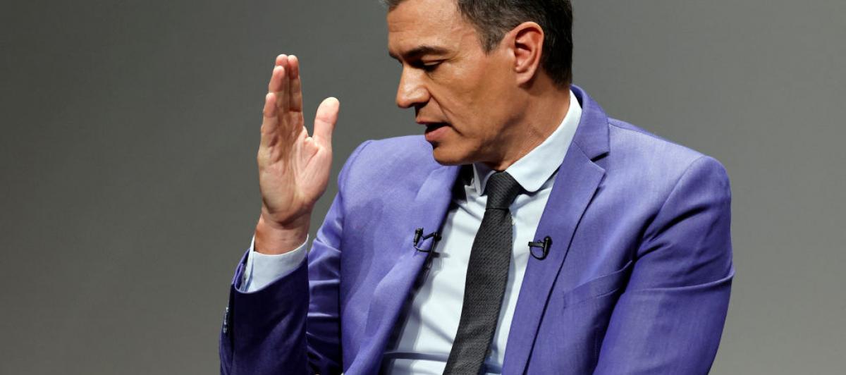 Gesto de Pedro Sánchez en la presentación de su segundo libro