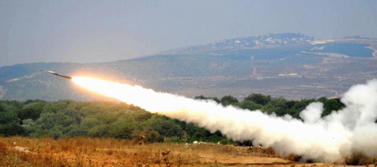 Imagen de archivo de un cohete israelí lanzado desde un Multiple Launch Rocket System (MLRS), contra Hezbulá, en Líbano.