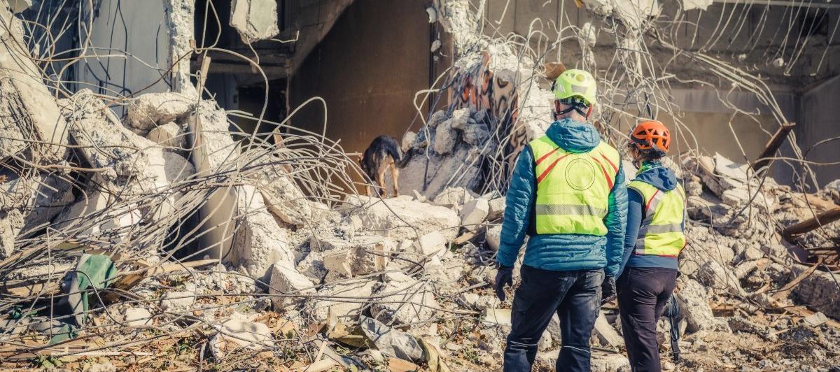Imagen de un edificio destruido por un terremoto