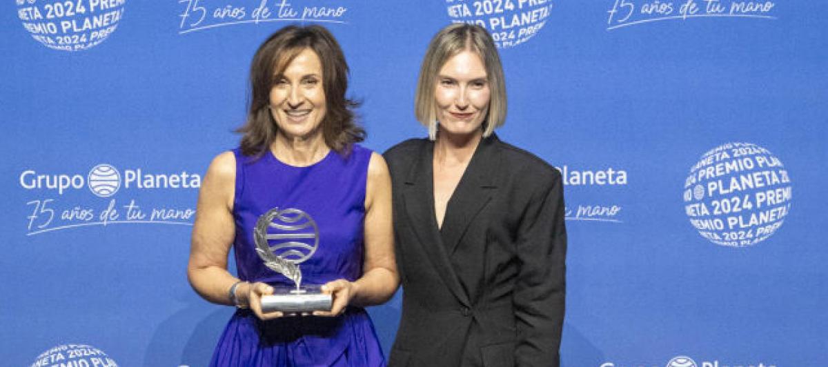 Paloma Sánchez-Garnica, ganadora del Premio Planeta 2024; y Beatriz Serrano, finalista.