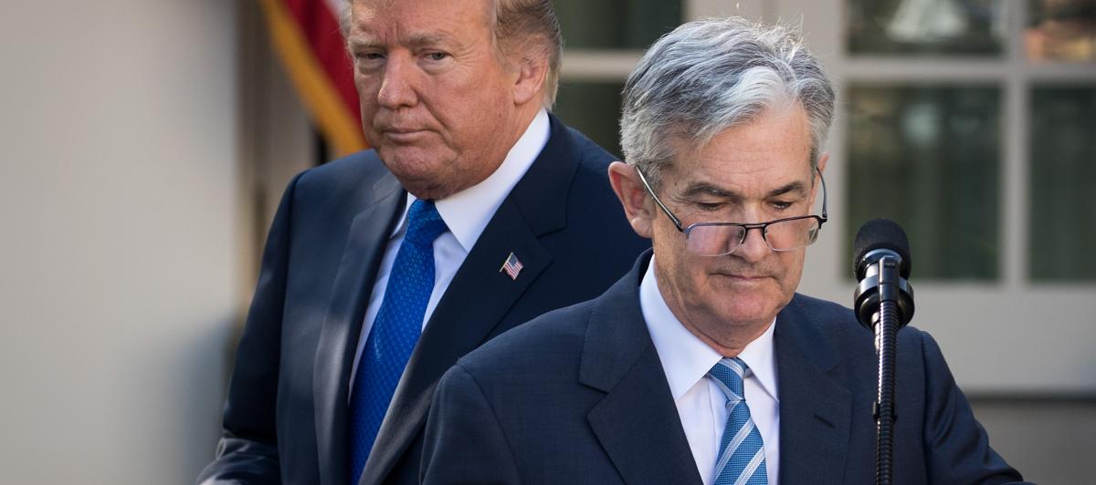 Foto de archivo de Donald Trump junto a Jerome Powell, presidente de la Reserva Federal de EEUU.