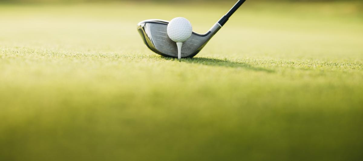 Imagen de archivo de un golpe en golf.