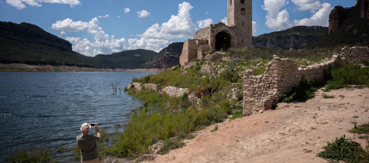 Vista del embalse de Sau al 20% de su capacidad, tras unas semanas de lluvias que están suavizando los efectos de la sequía en Cataluña.