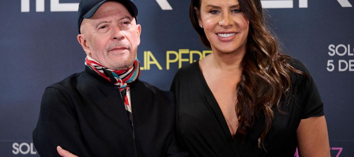 El director francés, Jacques Audiard, junto a la actriz española Karla Sofía Gascón.