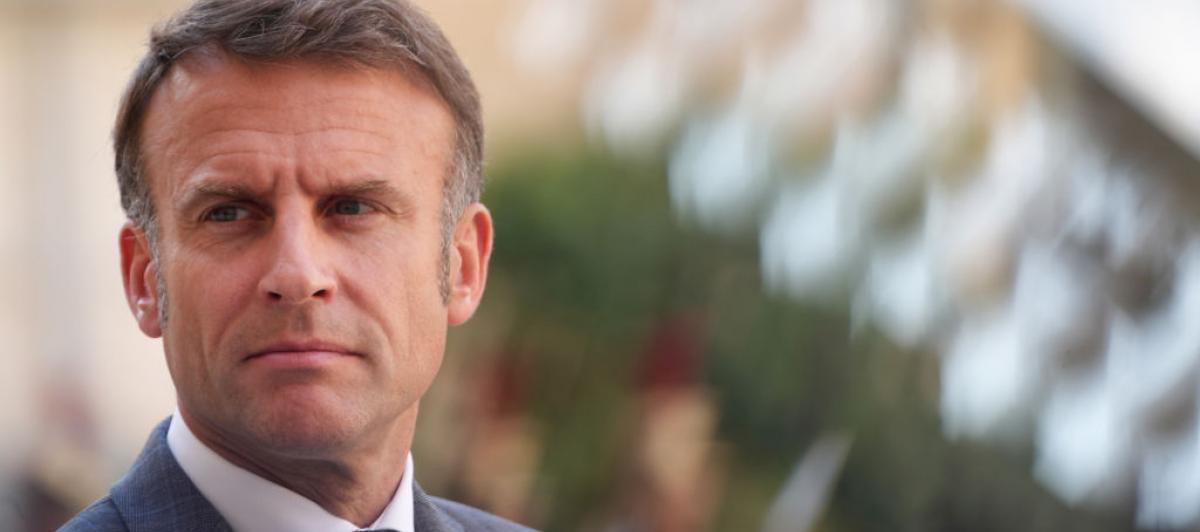 Emmanuel Macron, con gesto pensativo en el Elíseo