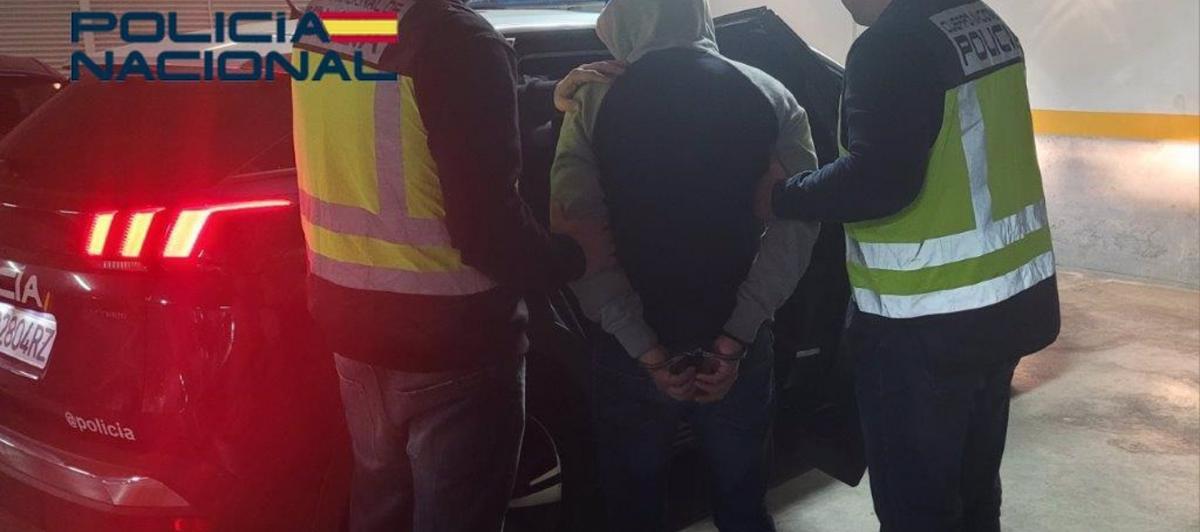 La Policía Nacional detiene a cuatro personas por amenazar y obligar a hacer un bizum