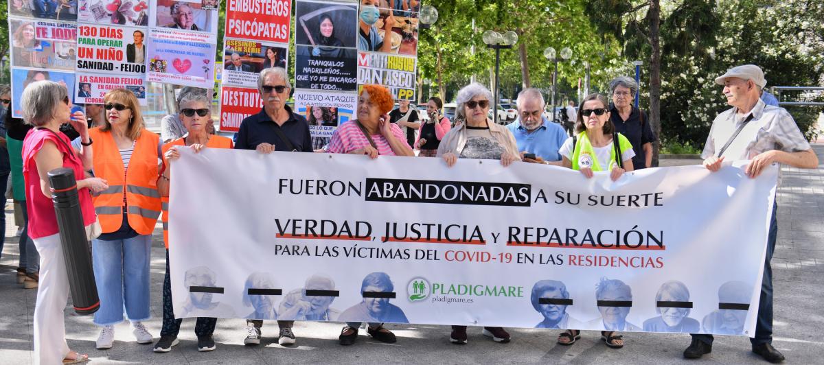 Protestas de los familiares de victimas durante el covid en las residencias.