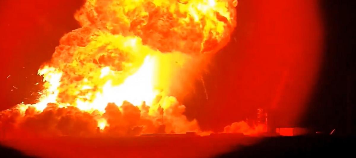 La nave Starship de Space X ha estallado durante una prueba de ignición, en tierra, del cohete 'Super Heavy'; en la base de la compañía en Texas (EEUU).