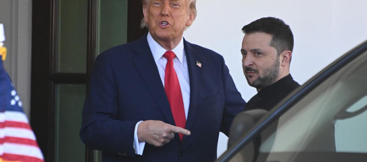 Donald Trump recibe a Volodimir Zelenski en la Casa Blanca, instantes antes de su enfrentamiento